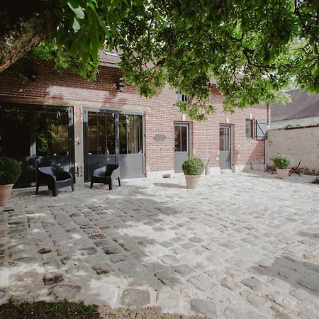 L'Atelier Des Magnolias Bed & Breakfast Aumont-en-Halatte Exterior photo